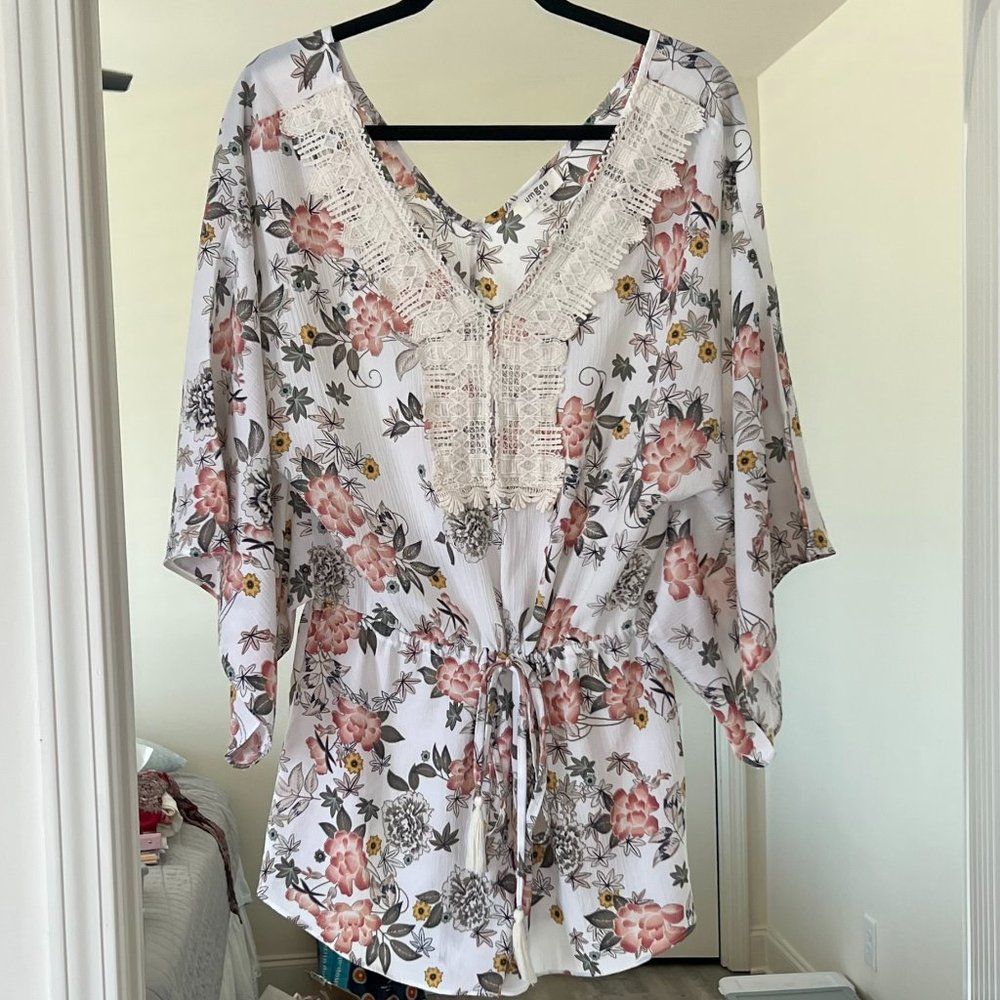 Umgee Floral Romper with Lace V-neckline Size Medium